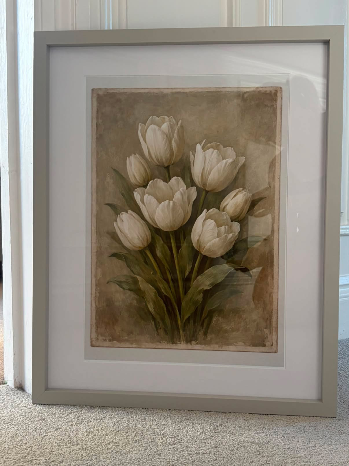 Vintage White Tulip Wall Art – Neutral Floral Botanical Print with Soft Beige Background Spring Home Decor
