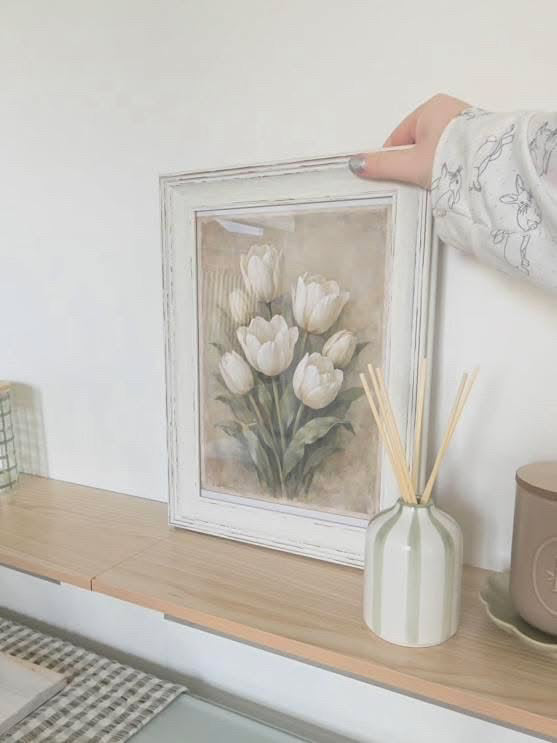 Vintage White Tulip Wall Art – Neutral Floral Botanical Print with Soft Beige Background Spring Home Decor
