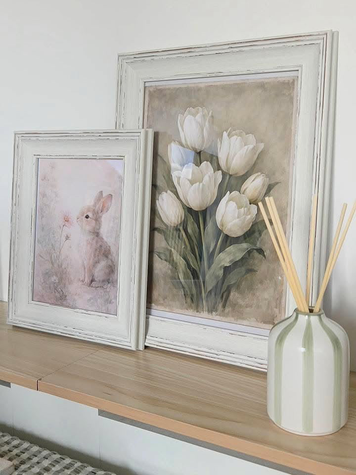 Vintage White Tulip Wall Art – Neutral Floral Botanical Print with Soft Beige Background Spring Home Decor